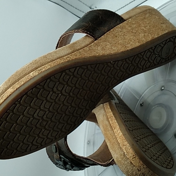 Ugg wedge sandals 8 heels - Picture 8 of 8